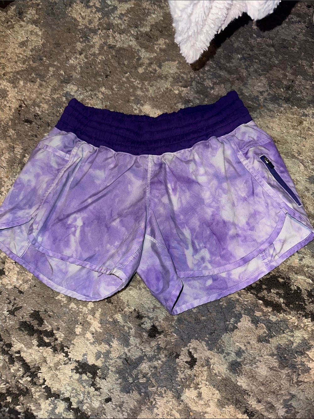 Lululemon Tracker Short II *2-way Stretch
Spray Dye Cool Breeze Bruised Berry